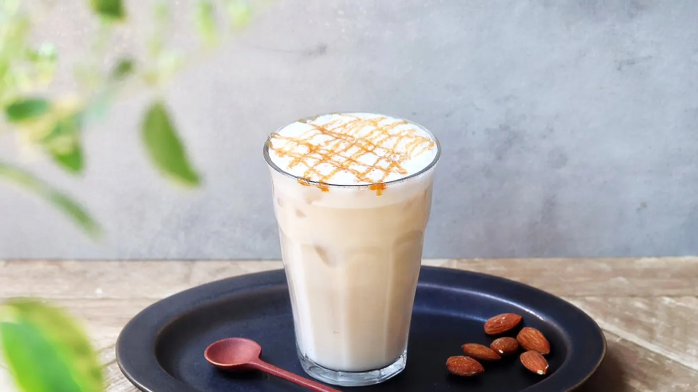 Iced caramel macchiato
